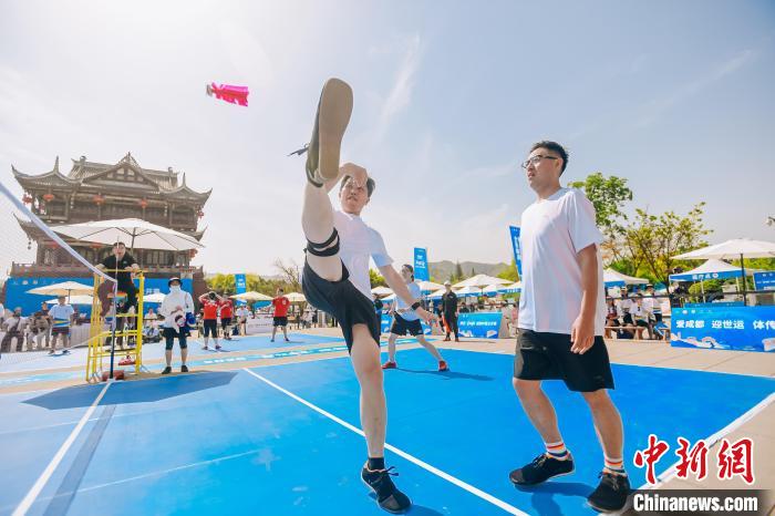 哪吒2引爆毽球热潮 成都村毽公开赛在洛带古镇五