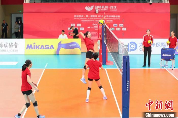 奥运冠军点赞场馆：中国U16女排国家队浙江德清