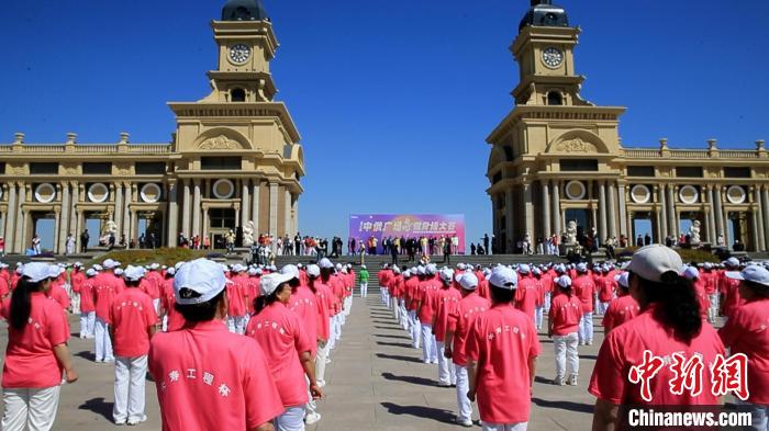 松花江畔哈尔滨群力音乐