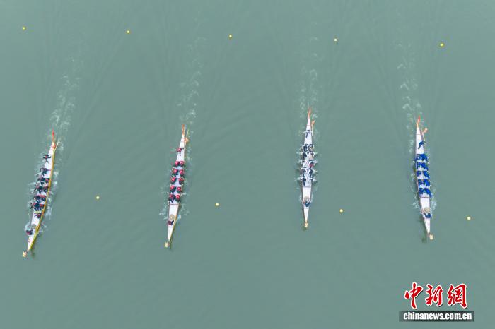 湖南汨罗举行‘汨罗粽子杯’第13届中国大学生龙