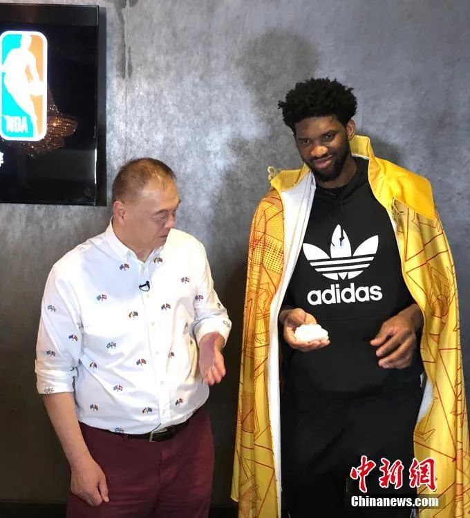 张卫平荣膺中国篮球名人堂殊荣 传奇生涯见证一