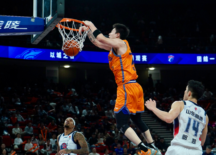 CBA常规赛第28轮收官战：上海反超登顶，辽宁惨败