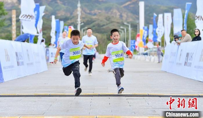 绿水青山中开赛的越野盛事：2024大青山超级越野