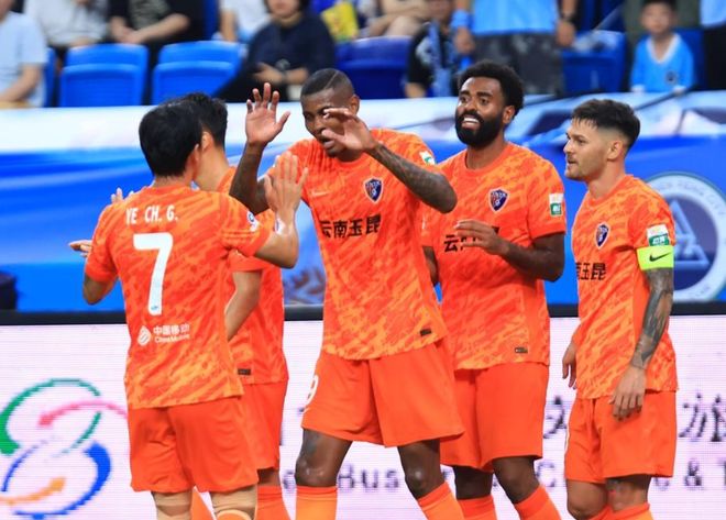 深圳新鹏城主场惨败云南玉昆，黑马球队强势登